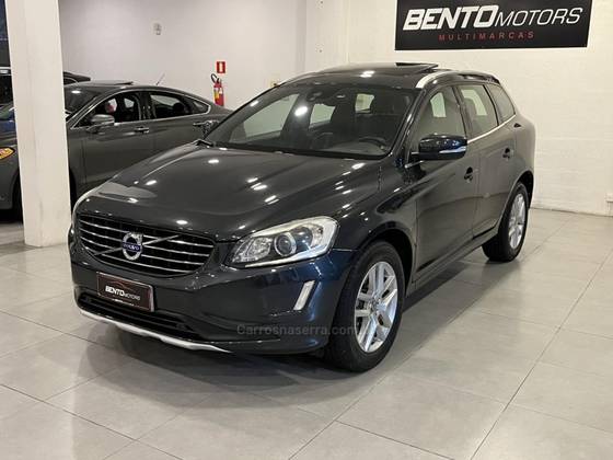 VOLVO XC60 2.4 D5 MOMENTUM DIESEL AWD 4P AUTOMÁTICO
